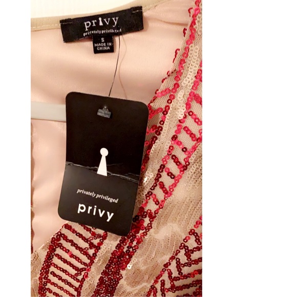 Red and gold sequin dress - Picture 3 of 4